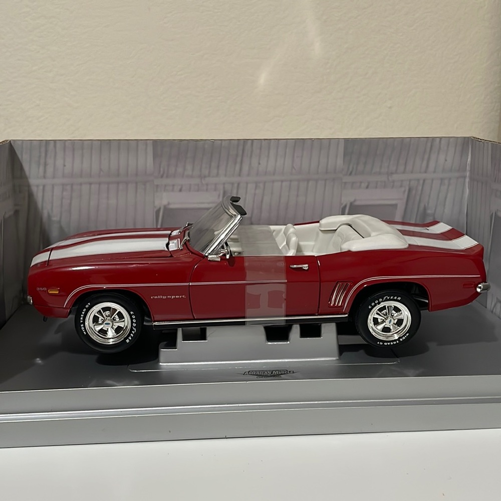 1969 Chevy Camaro RS Crager ERTL 1:18 Diecast Model